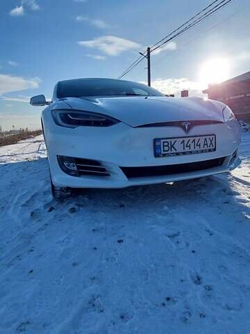 Білий Тесла Модель С, об'ємом двигуна 0 л та пробігом 125 тис. км за 25400 $, фото 5 на Automoto.ua
