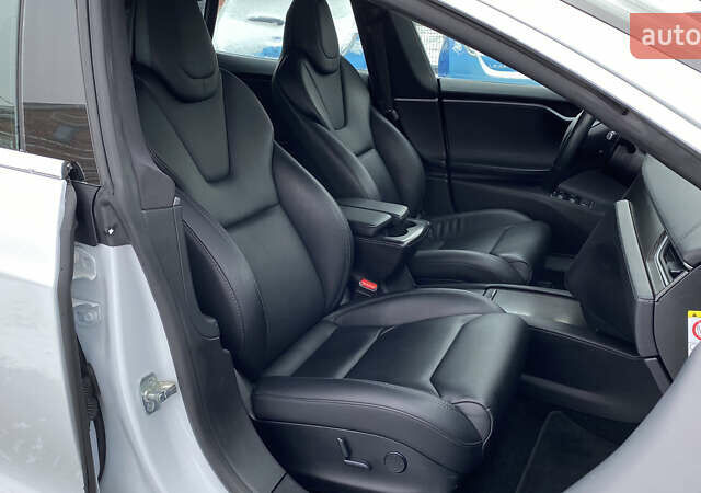 Белый Тесла Модель С, объемом двигателя 0 л и пробегом 183 тыс. км за 18300 $, фото 63 на Automoto.ua