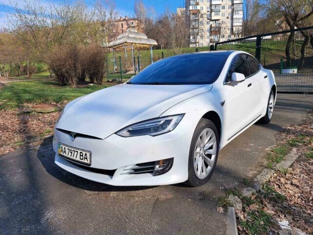 Белый Тесла Модель С, объемом двигателя 0 л и пробегом 97 тыс. км за 26929 $, фото 23 на Automoto.ua