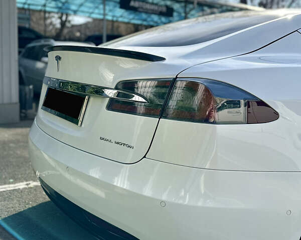 Белый Тесла Модель С, объемом двигателя 0 л и пробегом 198 тыс. км за 31999 $, фото 6 на Automoto.ua