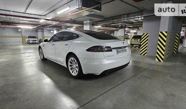 Білий Тесла Модель С, об'ємом двигуна 0 л та пробігом 80 тис. км за 31500 $, фото 2 на Automoto.ua