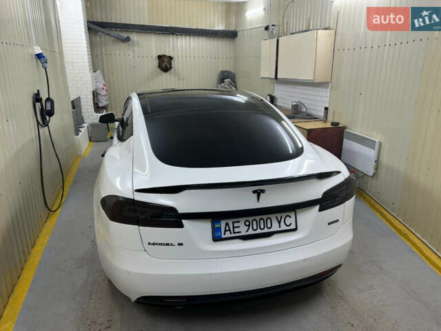 Тесла Модель С 2018 в Никополе на Automoto.ua Белый Тесла Модель С, объемом двигателя 0 л и пробегом 100 тыс. км за 16000 $, фото 7 на Automoto.ua