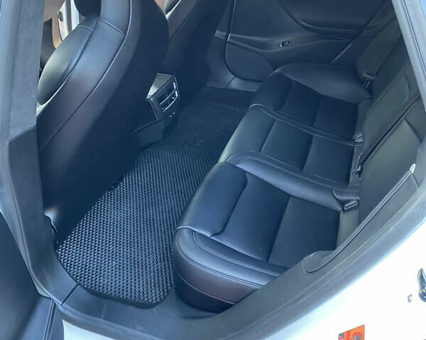 Белый Тесла Модель С, объемом двигателя 0 л и пробегом 90 тыс. км за 25000 $, фото 6 на Automoto.ua