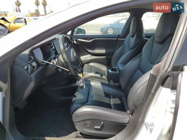 Белый Тесла Модель С, объемом двигателя 0 л и пробегом 56 тыс. км за 8400 $, фото 6 на Automoto.ua