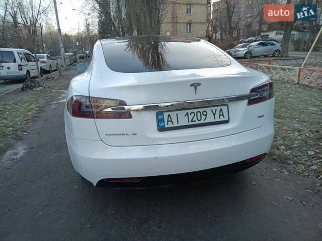 Белый Тесла Модель С, объемом двигателя 0 л и пробегом 100 тыс. км за 20911 $, фото 17 на Automoto.ua