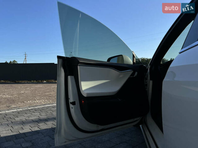 Белый Тесла Модель С, объемом двигателя 0 л и пробегом 99 тыс. км за 18900 $, фото 11 на Automoto.ua