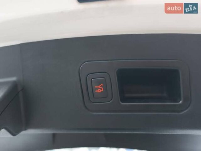 Белый Тесла Модель С, объемом двигателя 0 л и пробегом 178 тыс. км за 22999 $, фото 34 на Automoto.ua