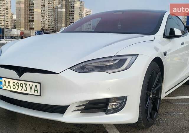 Белый Тесла Модель С, объемом двигателя 0 л и пробегом 88 тыс. км за 21500 $, фото 9 на Automoto.ua