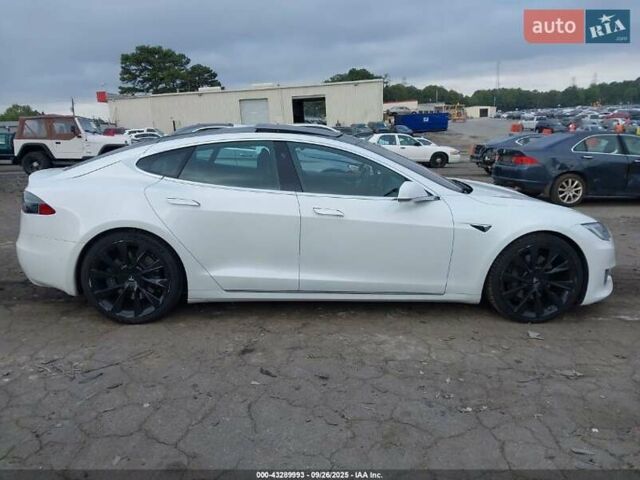 Білий Тесла Модель С, об'ємом двигуна 0 л та пробігом 64 тис. км за 7500 $, фото 5 на Automoto.ua