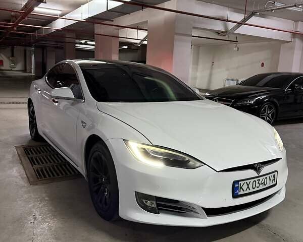 Белый Тесла Модель С, объемом двигателя 0 л и пробегом 113 тыс. км за 17200 $, фото 1 на Automoto.ua