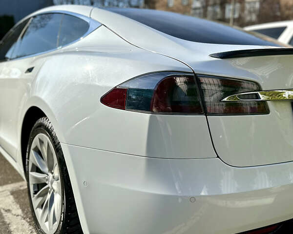 Белый Тесла Модель С, объемом двигателя 0 л и пробегом 198 тыс. км за 31999 $, фото 4 на Automoto.ua