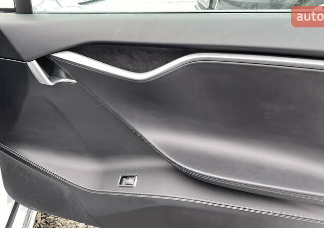 Белый Тесла Модель С, объемом двигателя 0 л и пробегом 183 тыс. км за 18300 $, фото 67 на Automoto.ua