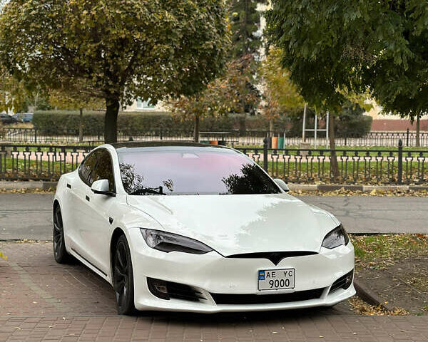 Тесла Модель С 2018 в Никополе на Automoto.ua Белый Тесла Модель С, объемом двигателя 0 л и пробегом 100 тыс. км за 16000 $, фото 6 на Automoto.ua