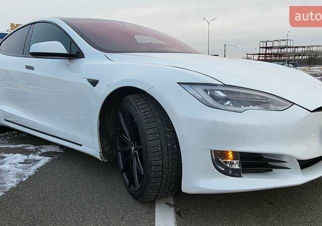 Белый Тесла Модель С, объемом двигателя 0 л и пробегом 88 тыс. км за 21500 $, фото 6 на Automoto.ua