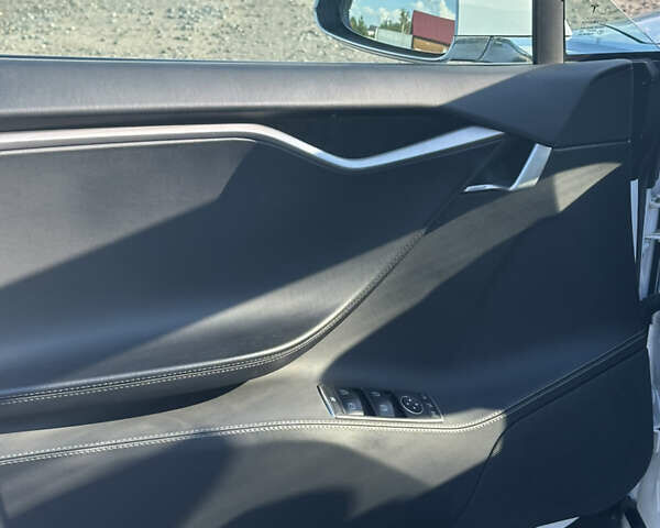 Тесла Модель С 2018 в Харькове на Automoto.ua Белый Тесла Модель С, объемом двигателя 0 л и пробегом 58 тыс. км за 25000 $, фото 17 на Automoto.ua