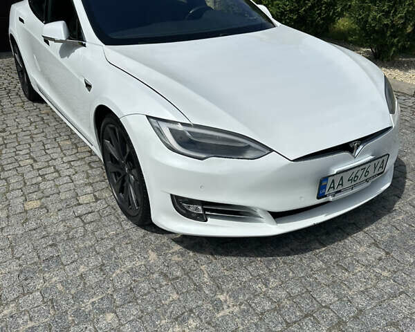 Білий Тесла Модель С, об'ємом двигуна 0 л та пробігом 98 тис. км за 21700 $, фото 1 на Automoto.ua