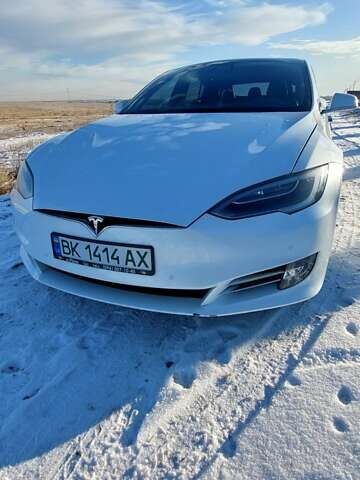 Білий Тесла Модель С, об'ємом двигуна 0 л та пробігом 125 тис. км за 25400 $, фото 6 на Automoto.ua