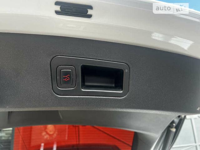 Белый Тесла Модель С, объемом двигателя 0 л и пробегом 108 тыс. км за 22500 $, фото 26 на Automoto.ua