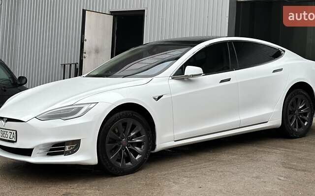 Белый Тесла Модель С, объемом двигателя 0 л и пробегом 159 тыс. км за 29900 $, фото 2 на Automoto.ua