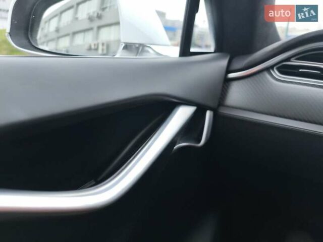 Белый Тесла Модель С, объемом двигателя 0 л и пробегом 178 тыс. км за 22999 $, фото 64 на Automoto.ua