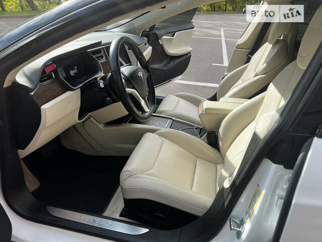 Белый Тесла Модель С, объемом двигателя 0 л и пробегом 108 тыс. км за 22500 $, фото 15 на Automoto.ua