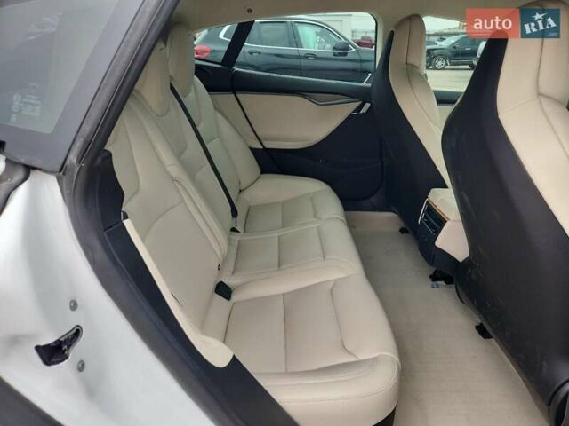 Білий Тесла Модель С, об'ємом двигуна 0 л та пробігом 107 тис. км за 7400 $, фото 9 на Automoto.ua