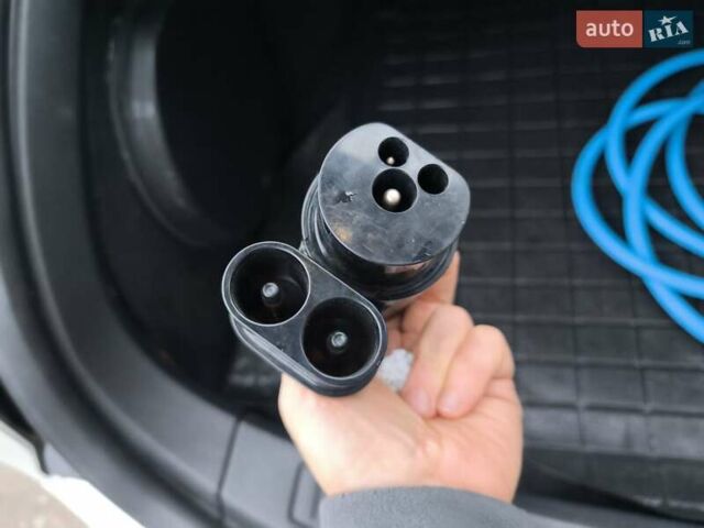 Белый Тесла Модель С, объемом двигателя 0 л и пробегом 178 тыс. км за 22999 $, фото 36 на Automoto.ua