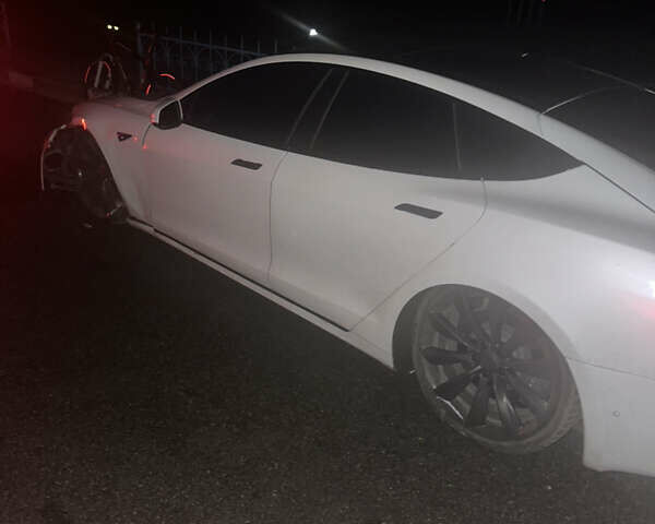 Тесла Модель С 2018 в Никополе на Automoto.ua Белый Тесла Модель С, объемом двигателя 0 л и пробегом 100 тыс. км за 16000 $, фото 9 на Automoto.ua