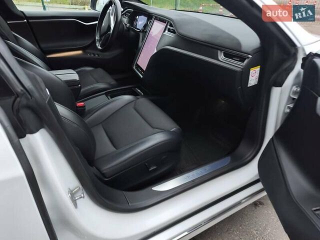 Белый Тесла Модель С, объемом двигателя 0 л и пробегом 178 тыс. км за 22999 $, фото 31 на Automoto.ua