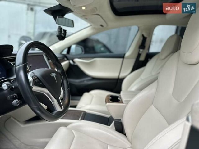 Белый Тесла Модель С, объемом двигателя 0 л и пробегом 159 тыс. км за 29900 $, фото 9 на Automoto.ua