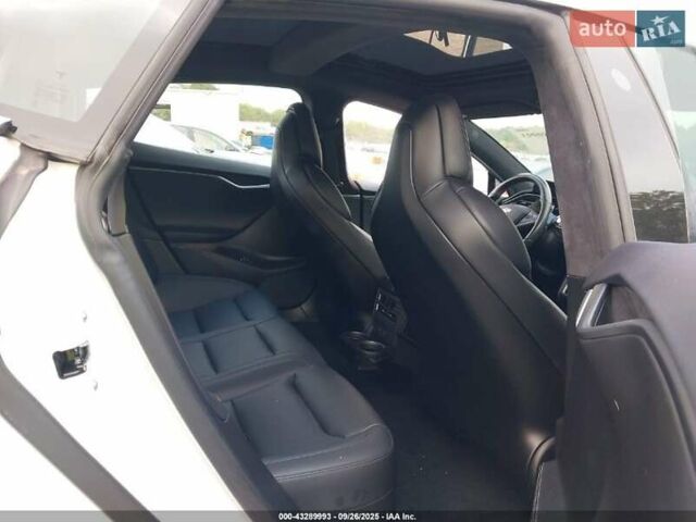 Білий Тесла Модель С, об'ємом двигуна 0 л та пробігом 64 тис. км за 7500 $, фото 9 на Automoto.ua