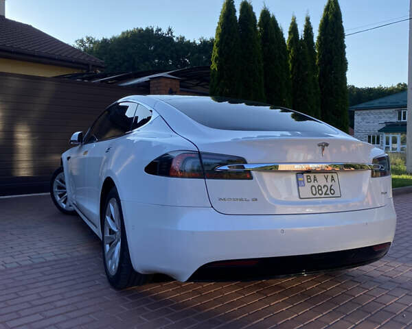 Белый Тесла Модель С, объемом двигателя 0 л и пробегом 90 тыс. км за 25000 $, фото 3 на Automoto.ua