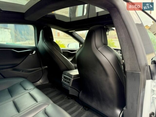 Білий Тесла Модель С, об'ємом двигуна 0 л та пробігом 104 тис. км за 22300 $, фото 39 на Automoto.ua