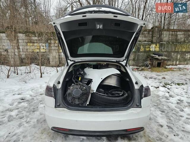 Белый Тесла Модель С, объемом двигателя 0 л и пробегом 107 тыс. км за 14500 $, фото 42 на Automoto.ua