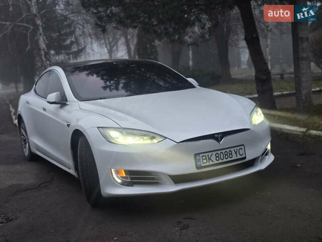Білий Тесла Модель С, об'ємом двигуна 0 л та пробігом 115 тис. км за 1900 $, фото 22 на Automoto.ua