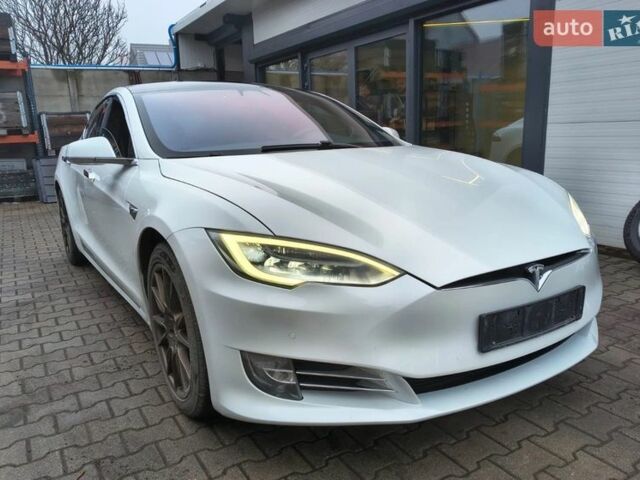 Білий Тесла Модель С, об'ємом двигуна 0 л та пробігом 142 тис. км за 30000 $, фото 2 на Automoto.ua