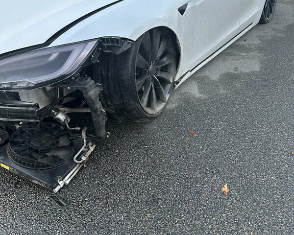 Тесла Модель С 2018 в Никополе на Automoto.ua Белый Тесла Модель С, объемом двигателя 0 л и пробегом 100 тыс. км за 16000 $, фото 4 на Automoto.ua