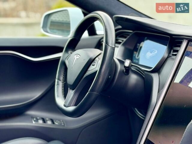 Білий Тесла Модель С, об'ємом двигуна 0 л та пробігом 104 тис. км за 22300 $, фото 30 на Automoto.ua
