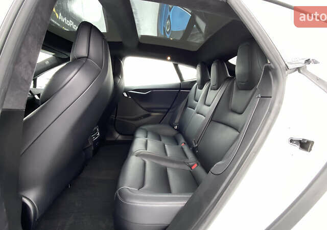 Белый Тесла Модель С, объемом двигателя 0 л и пробегом 183 тыс. км за 18300 $, фото 51 на Automoto.ua