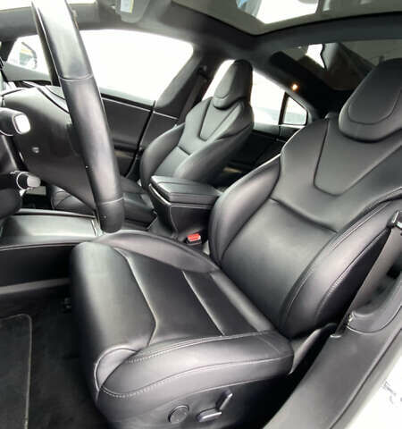 Белый Тесла Модель С, объемом двигателя 0 л и пробегом 183 тыс. км за 18300 $, фото 39 на Automoto.ua