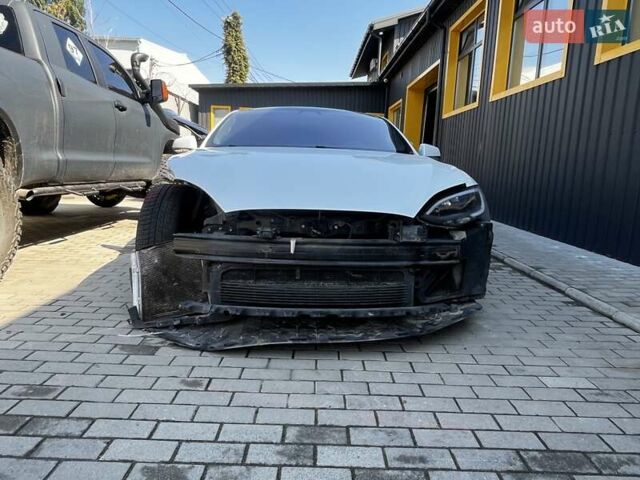 Белый Тесла Модель С, объемом двигателя 0 л и пробегом 150 тыс. км за 18000 $, фото 4 на Automoto.ua