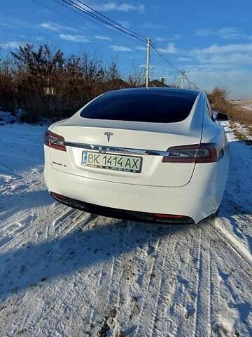 Білий Тесла Модель С, об'ємом двигуна 0 л та пробігом 125 тис. км за 25400 $, фото 10 на Automoto.ua