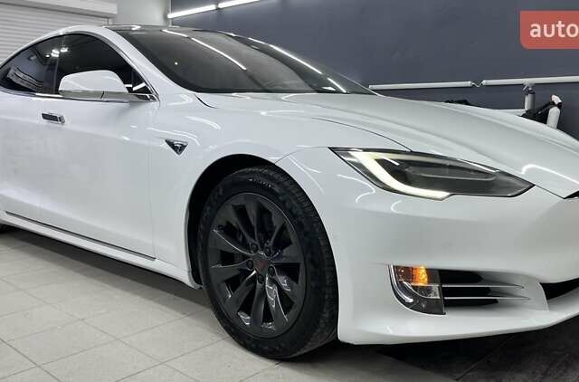 Белый Тесла Модель С, объемом двигателя 0 л и пробегом 159 тыс. км за 29900 $, фото 5 на Automoto.ua