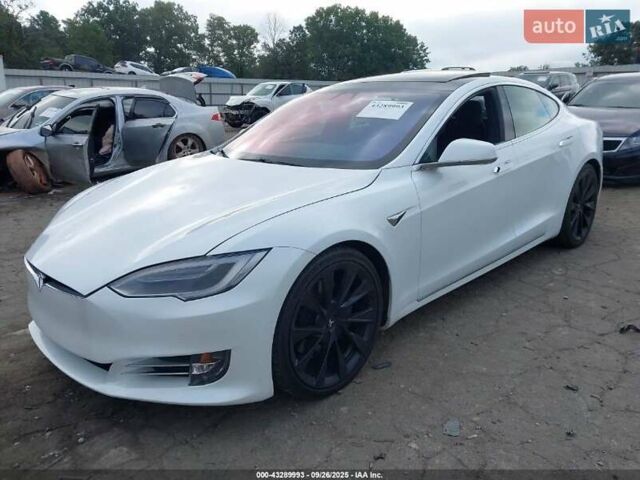 Білий Тесла Модель С, об'ємом двигуна 0 л та пробігом 64 тис. км за 7500 $, фото 1 на Automoto.ua