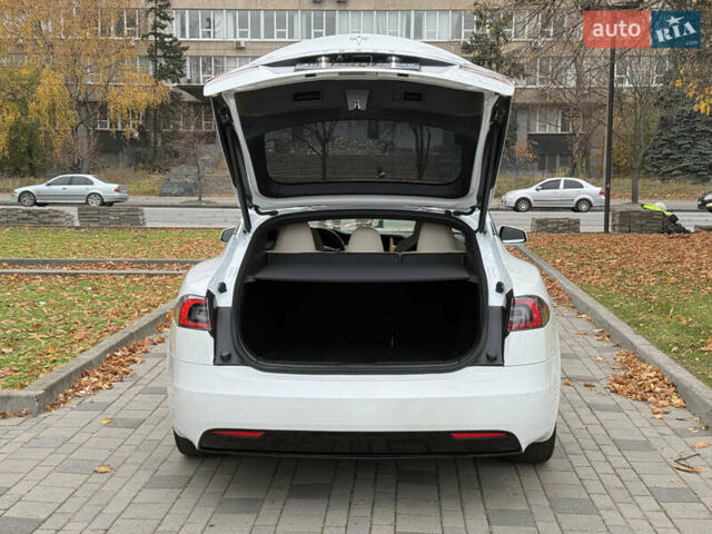 Білий Тесла Модель С, об'ємом двигуна 0 л та пробігом 52 тис. км за 27800 $, фото 18 на Automoto.ua