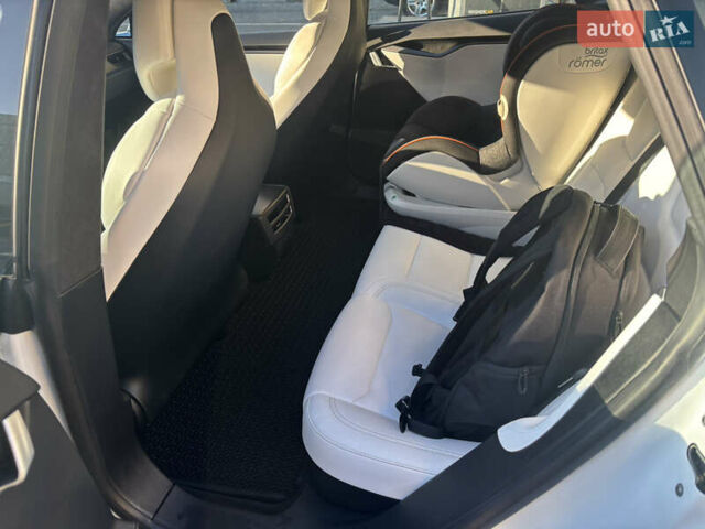 Белый Тесла Модель С, объемом двигателя 0 л и пробегом 85 тыс. км за 29500 $, фото 25 на Automoto.ua