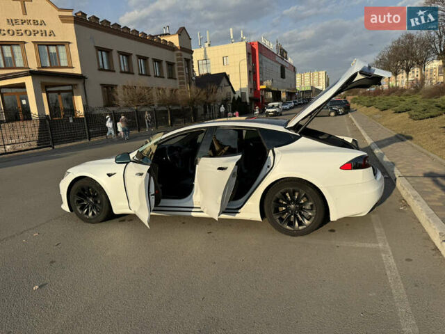 Белый Тесла Модель С, объемом двигателя 0 л и пробегом 100 тыс. км за 25500 $, фото 32 на Automoto.ua