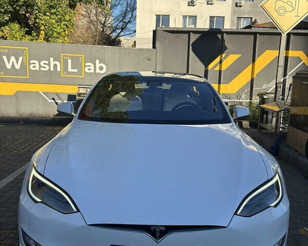 Белый Тесла Модель С, объемом двигателя 0 л и пробегом 85 тыс. км за 29500 $, фото 37 на Automoto.ua