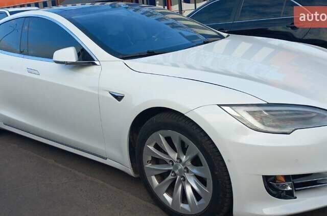 Білий Тесла Модель С, об'ємом двигуна 0 л та пробігом 79 тис. км за 27999 $, фото 1 на Automoto.ua
