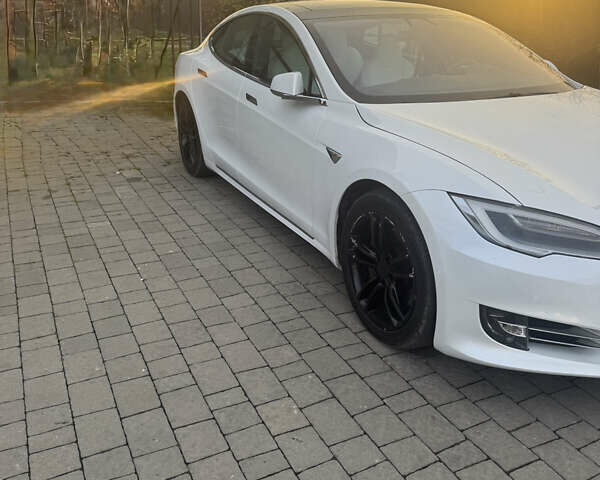 Білий Тесла Модель С, об'ємом двигуна 0 л та пробігом 154 тис. км за 30000 $, фото 2 на Automoto.ua